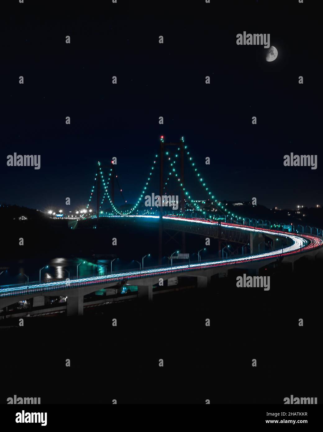 Une photographie du pont du 25 avril à Lisbonne en utilisant une technique d'exposition longue Banque D'Images