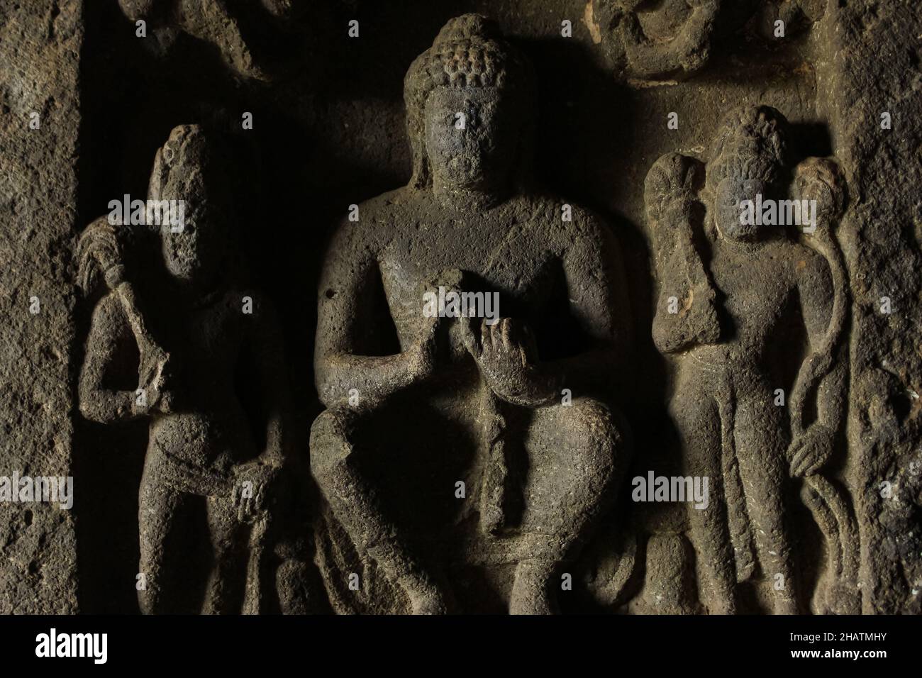 Statues de Bouddha en pierre antique aux grottes de Bouddha, Aurangabad. Banque D'Images