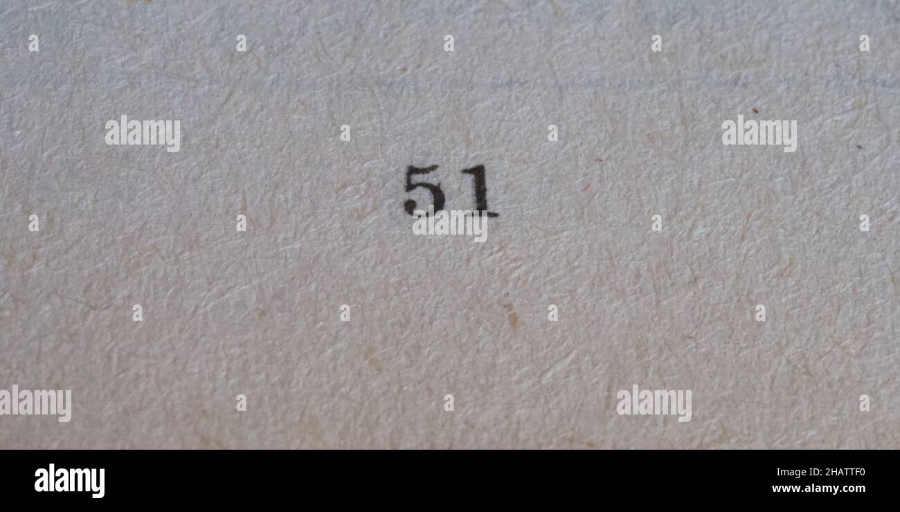 Le numéro 51 imprimé sur un morceau de papier.Texture du papier. Banque D'Images