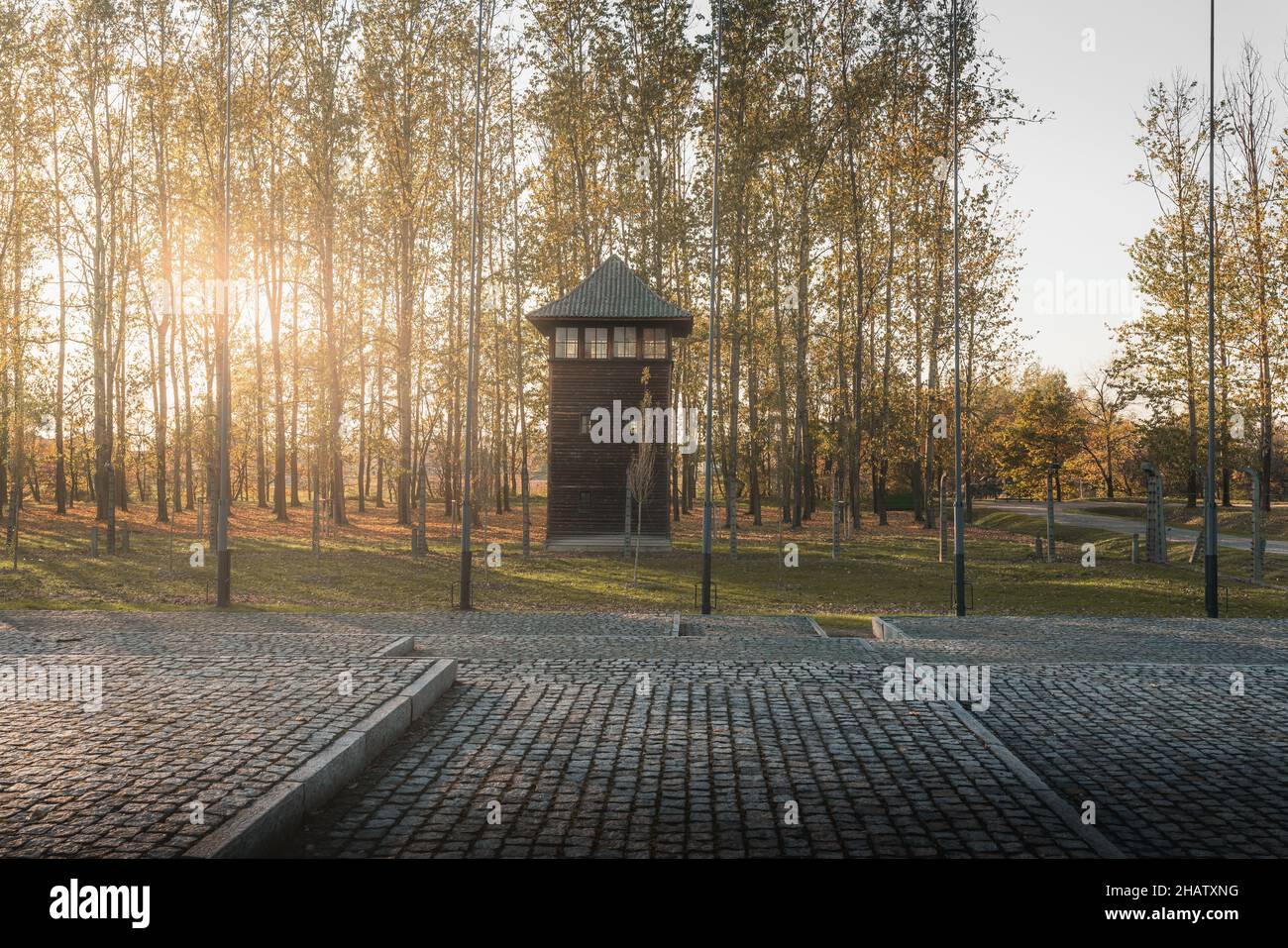 Tour de guet à Auschwitz II - Birkenau, ancien camp allemand de concentration et d'extermination nazi - Pologne Banque D'Images