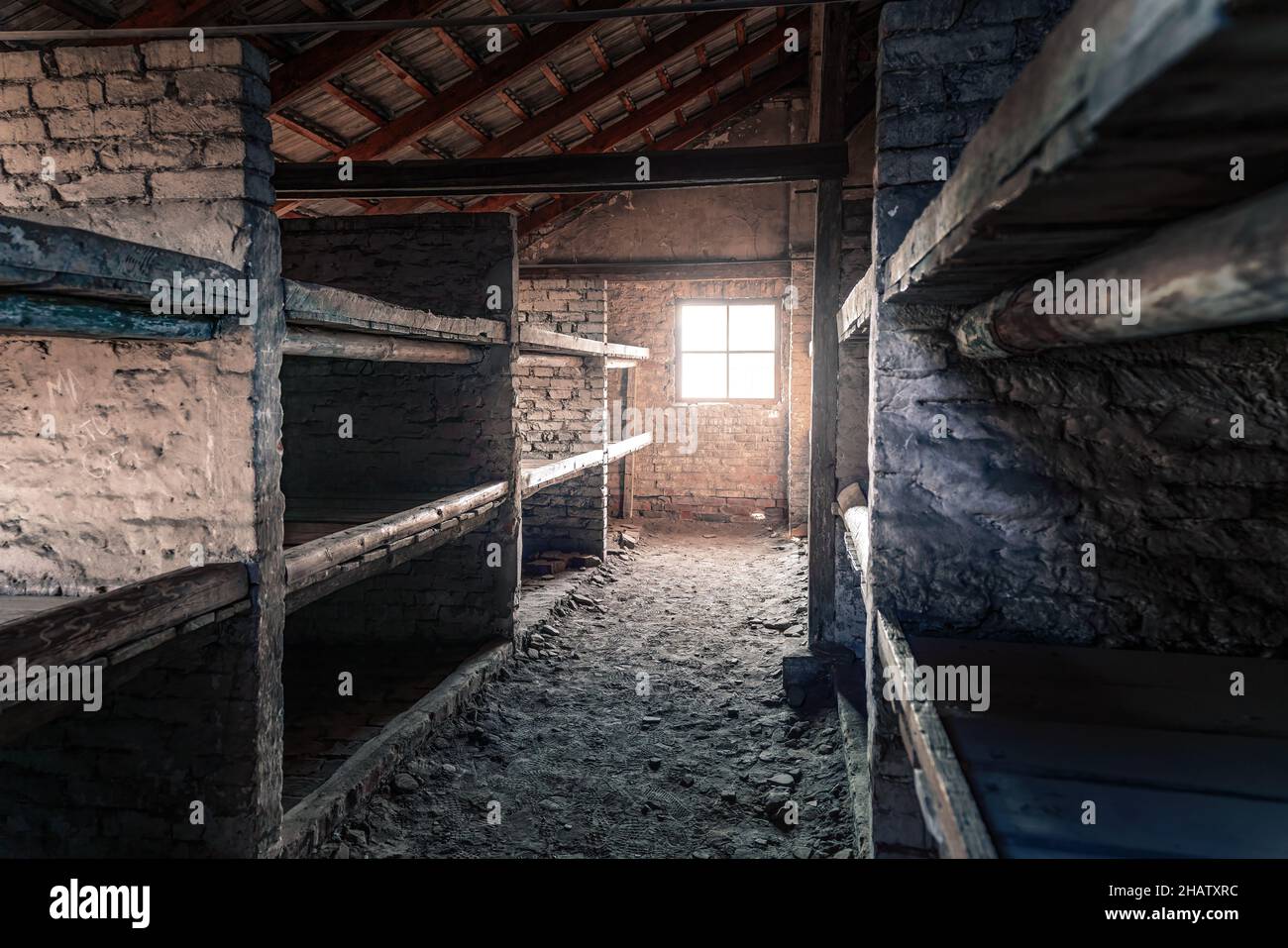 Casernes de prisonniers à l'intérieur d'Auschwitz II - Birkenau, ancien camp allemand de concentration et d'extermination nazi - Pologne Banque D'Images