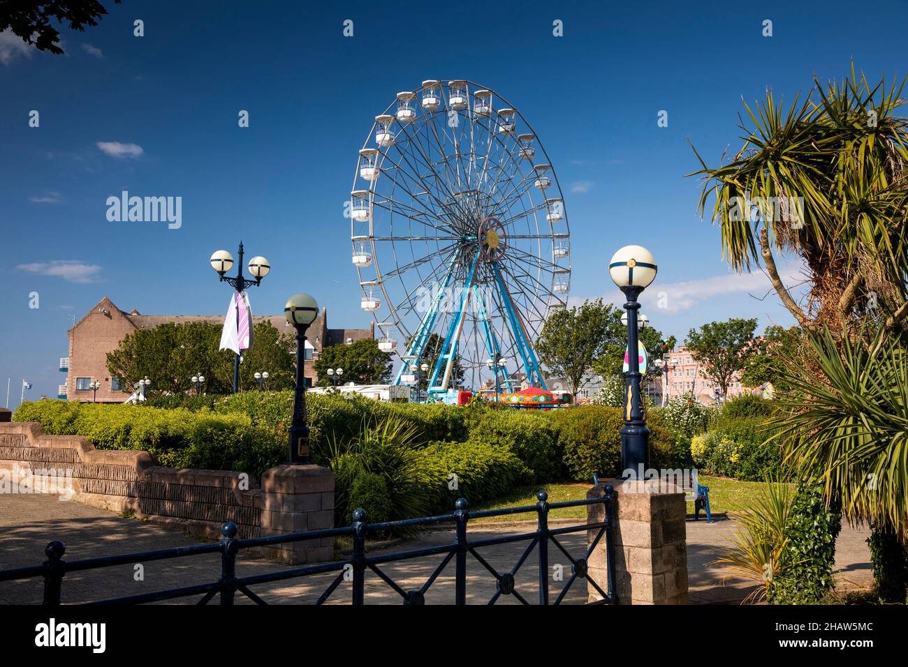 Royaume-Uni Irlande du Nord, Co Down, Bangor, Queen’s Parade et Pickie Funpark Big Wheel Banque D'Images