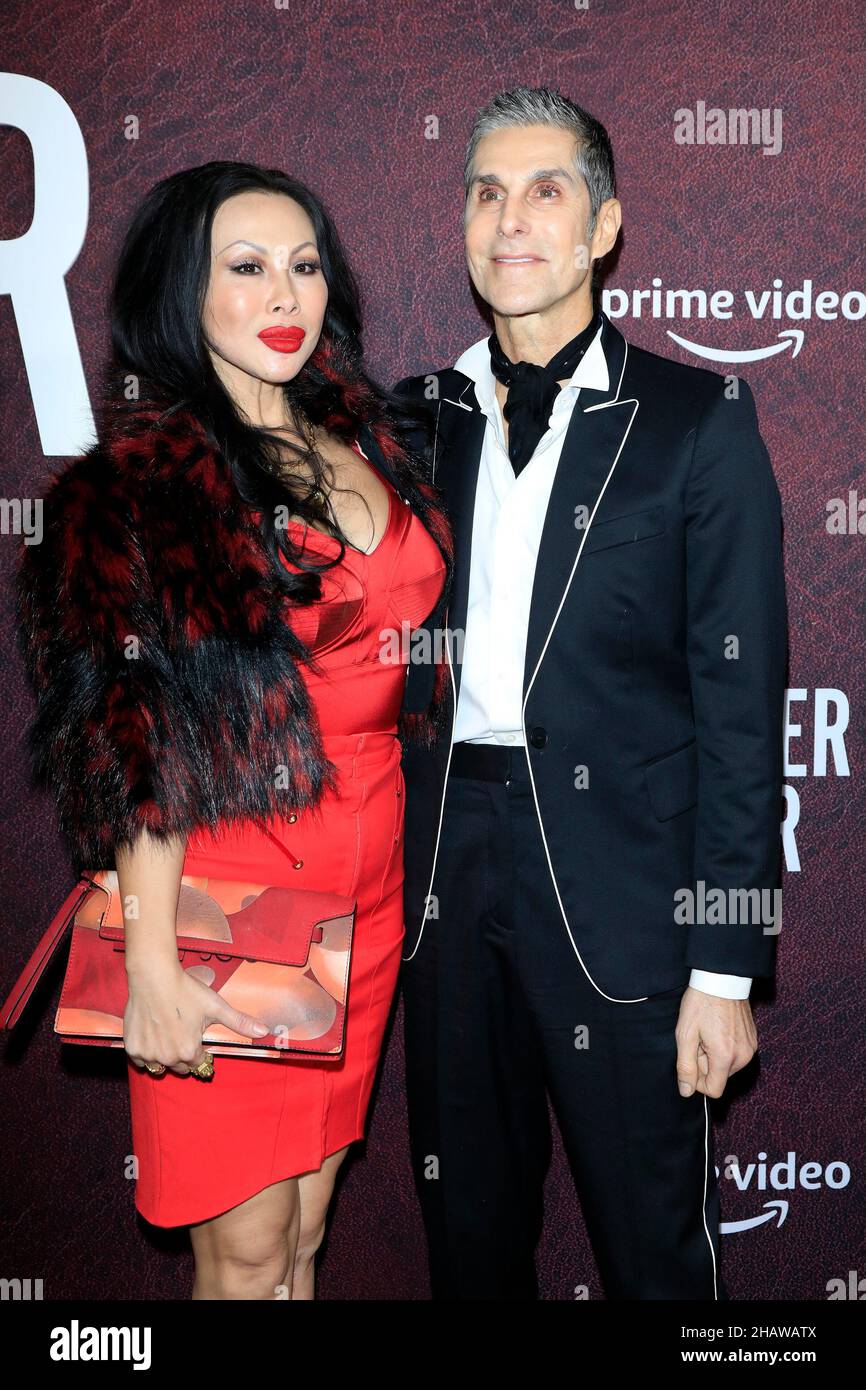 Perry Farrell, Etty Farrell à la première du Tender Bar au Théâtre chinois IMAX de TCL le 12 décembre 2021 à Los Angeles, CA (photo par Katrina Jordan/Sipa USA) Banque D'Images