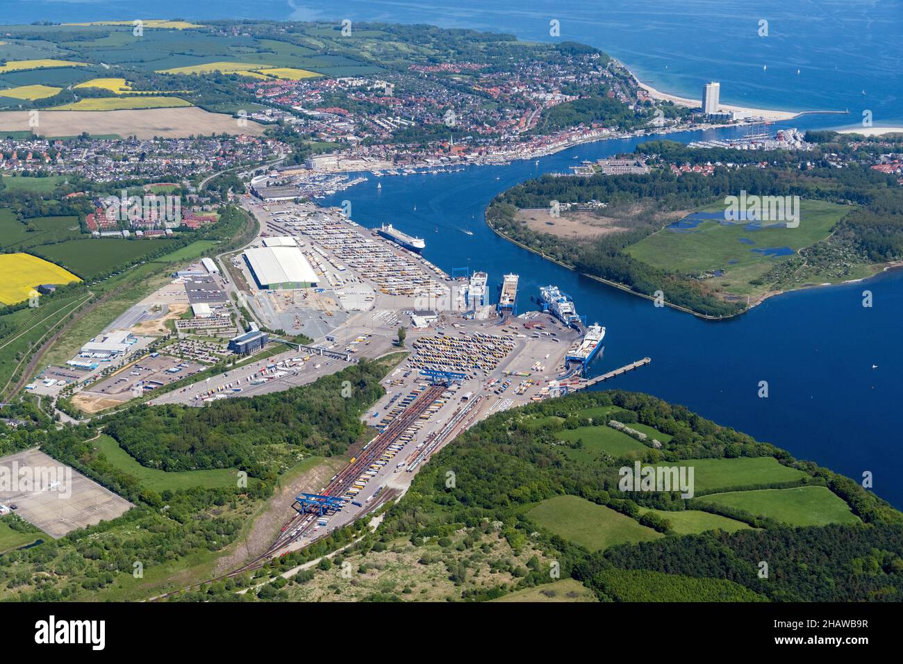 Vue aérienne du port de Travemuende à l'embouchure de la mer Baltique à Travemuende, Roll On Roll Off, circulation, transport, navire, rivière,Trave, Luebecker Banque D'Images