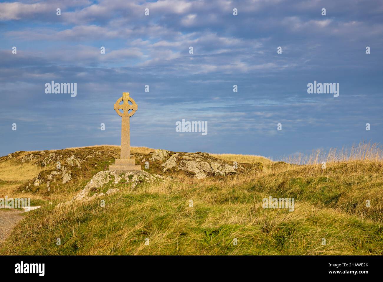 La croix celtique sur Ynys Llanddwyn, île d'Anglesey, au nord du pays de Galles Banque D'Images