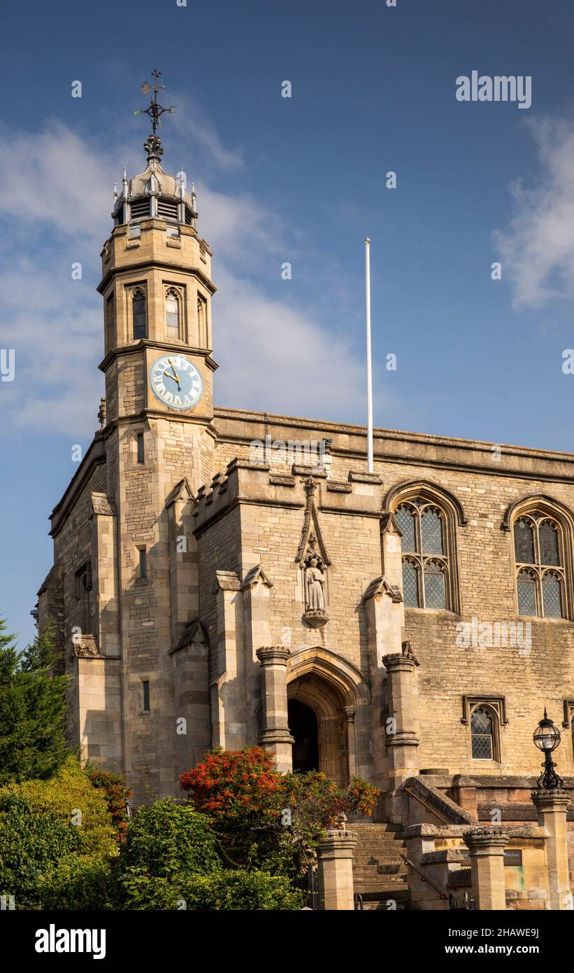 Royaume-Uni, Angleterre, Lincolnshire Stamford, Broad Street, Tour de l'hôpital Browne et extérieur de la chapelle Banque D'Images