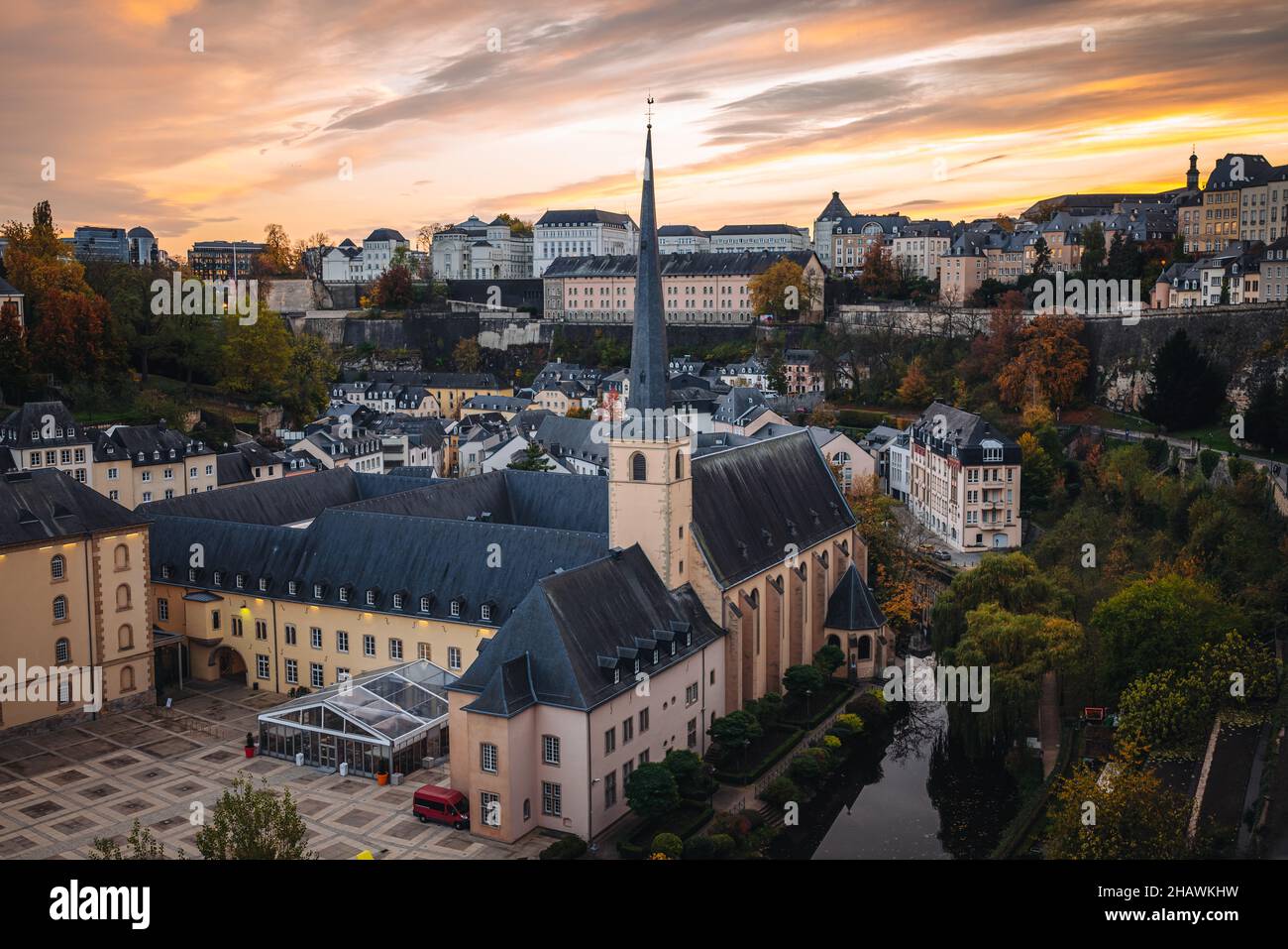 LUXEMBOURG, OCTOBRE 2021 : vue panoramique sur la vieille ville au coucher  du soleil Photo Stock - Alamy
