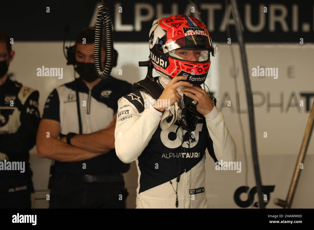 Abu Dhabi, Émirats arabes Unis: 15th décembre 2021; circuit Yas Marina, Abu Dhabi, Émirats arabes Unis: FIA Abu Dhabi F1 après-saison Pirelli, jour 2: AlphaTauri Honda, Pierre Gasly Banque D'Images