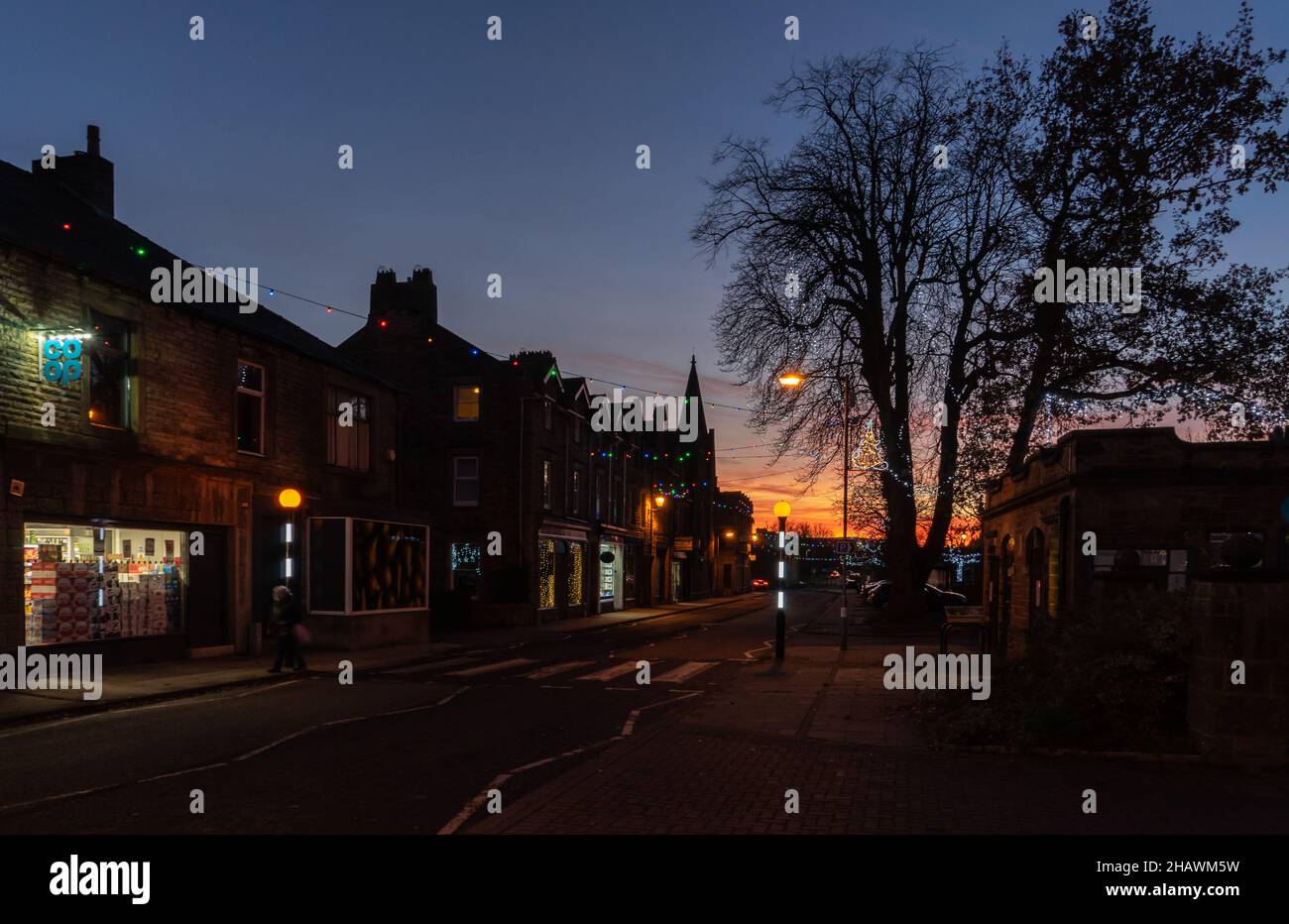 Haltwhistle Street au coucher du soleil en décembre Banque D'Images