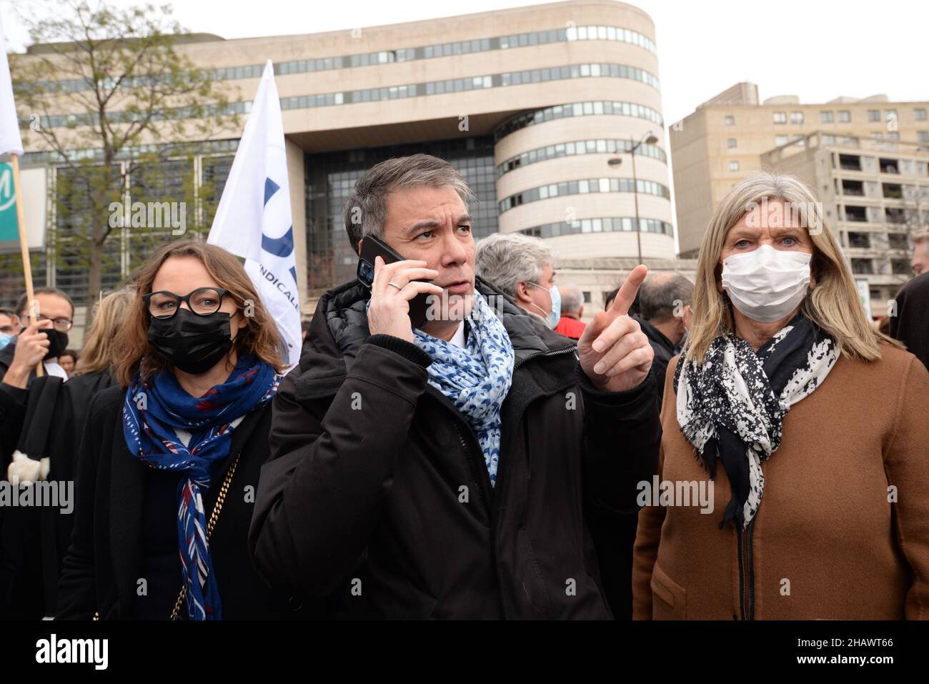 Olivier Faure le premier secrétaire du parti socialiste est venu soutenir le personnel de la justice devant le ministère de Bercy Banque D'Images