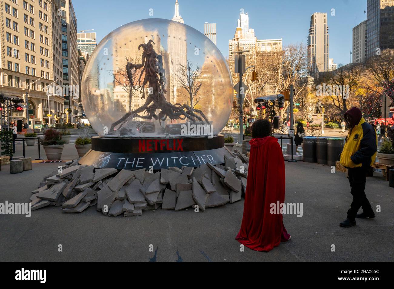 Activation de la marque pour la deuxième saison de Netflix « The Witcher » à Flatiron Plaza à New York le lundi 13 décembre 2021.(© Richard B. Levine) Banque D'Images