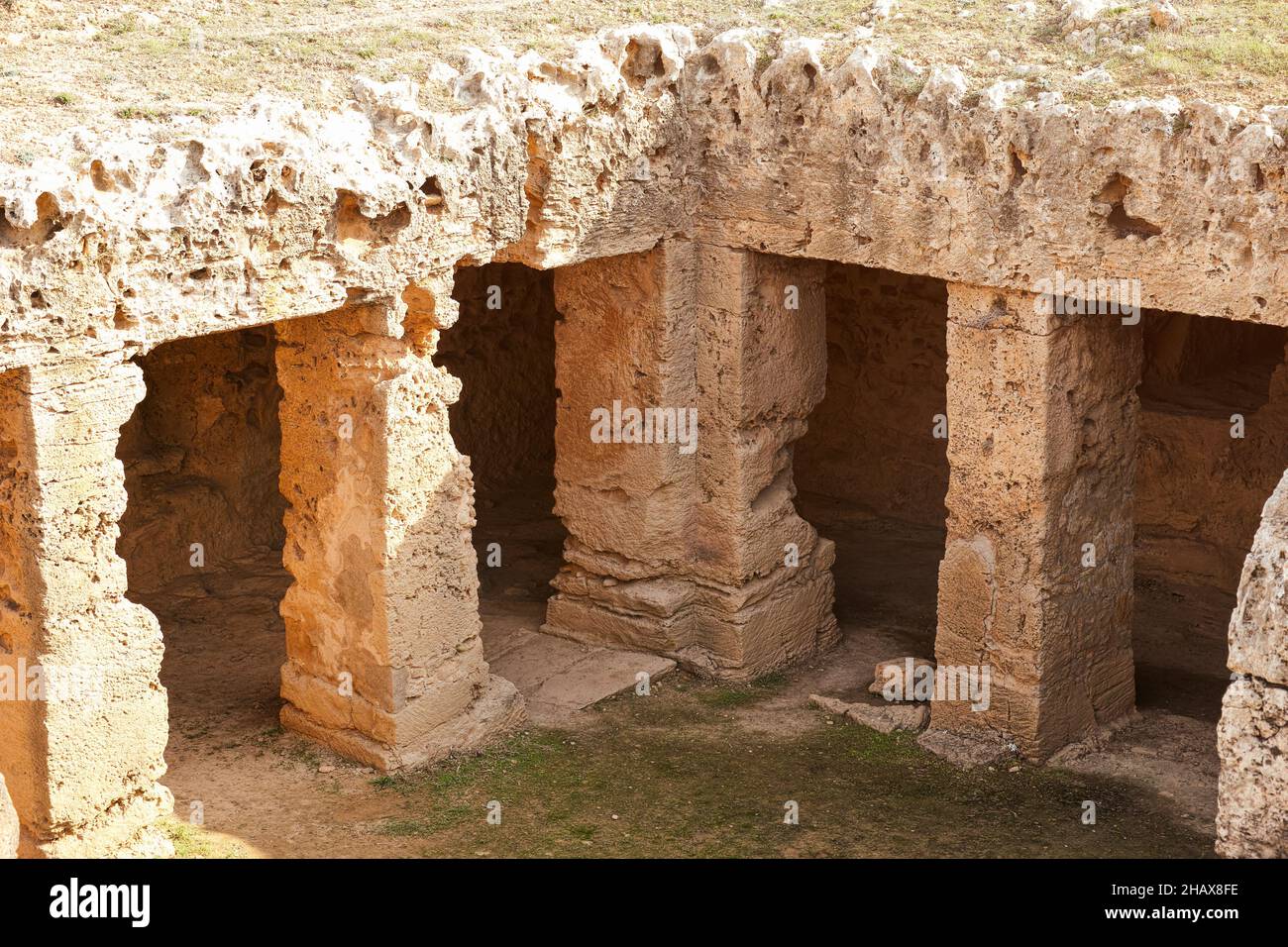 Ruines antiques d'un tombeau souterrain dans les tombes des Rois.District de Paphos, Chypre. Banque D'Images