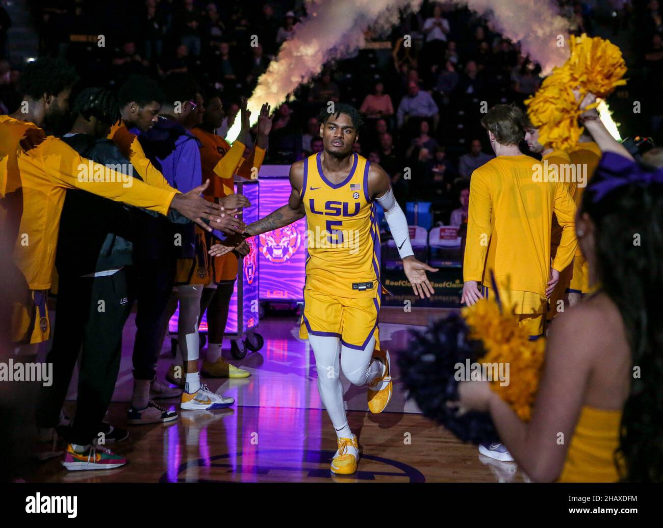 14 décembre 2021 : Mwani Wilkinson (5) de LSU est introduit avant l'action de basketball de la NCAA entre les démons de la rue du Nord-Ouest et les Tigres de la LSU au centre d'assemblage de Pete Maravich à Baton Rouge, EN LOUISIANE.Jonathan Mailhes/CSM Banque D'Images