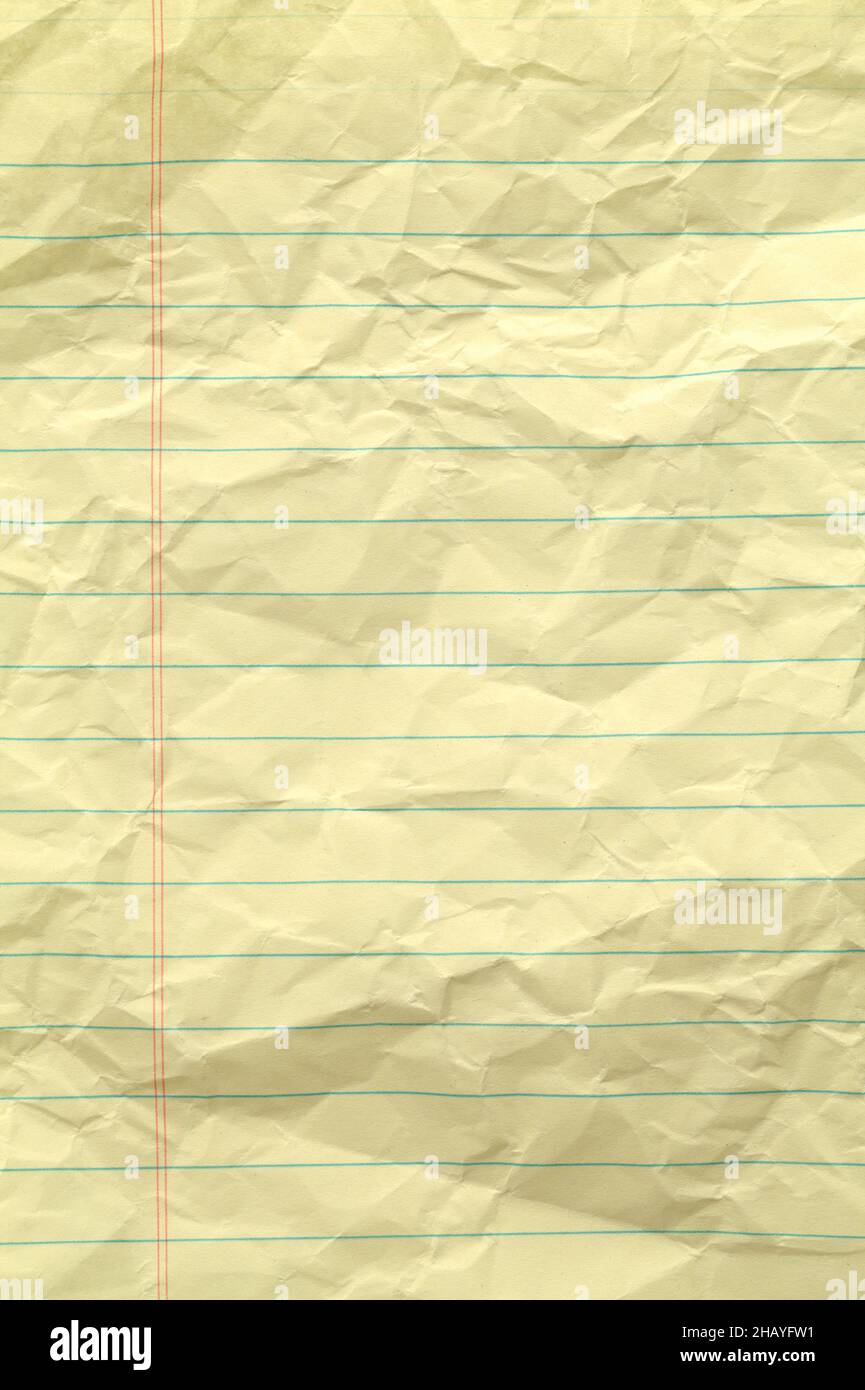 Papier à lignes jaunes froissé texture d'arrière-plan rapprochée. Banque D'Images