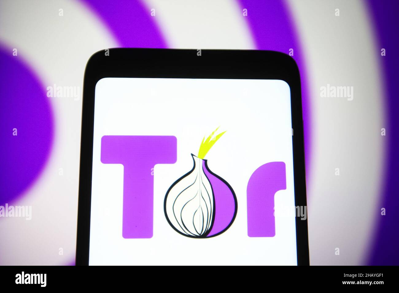 Ukraine.15th décembre 2021.Dans cette illustration, le logo Tor Browser (le routeur  Onion) d'un logiciel vu sur un smartphone.(Photo de Pavlo Gonchar/SOPA  Images/Sipa USA) crédit: SIPA USA/Alay Live News Photo Stock - Alamy