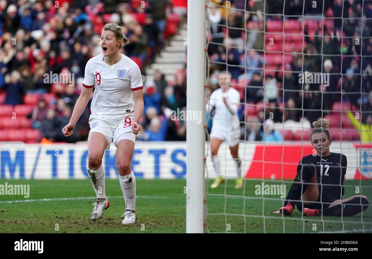 Photo du dossier datée du 27-11-2021 de l'Angleterre Ellen White, qui a marqué sa casquette de 100th avec la gagnante alors que l'Angleterre a obtenu une victoire de qualification de coupe du monde des femmes 1-0 sur l'Autriche au stade de lumière.Date d'émission : jeudi 16 décembre 2021. Banque D'Images
