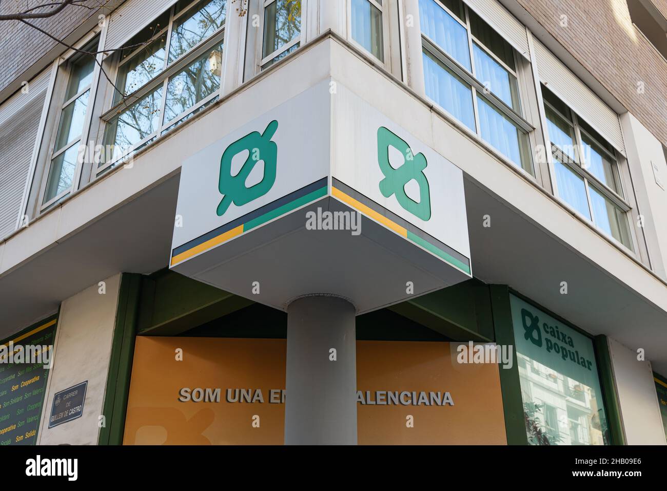 VALENCE, ESPAGNE - 15 DÉCEMBRE 2021 : Caixa Popular est une banque espagnole basée à Valence Banque D'Images
