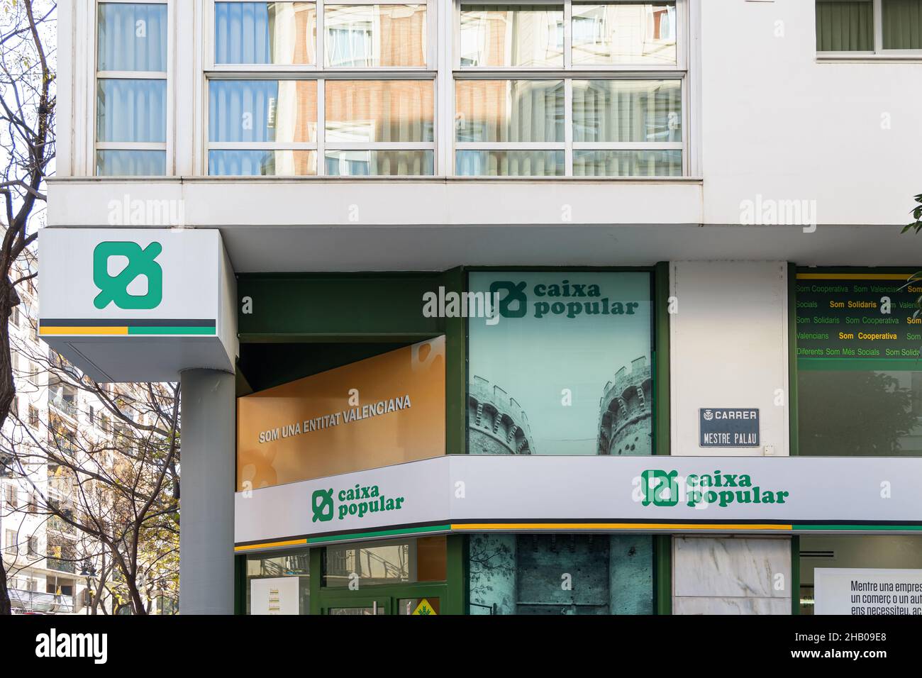VALENCE, ESPAGNE - 15 DÉCEMBRE 2021 : Caixa Popular est une banque espagnole basée à Valence Banque D'Images