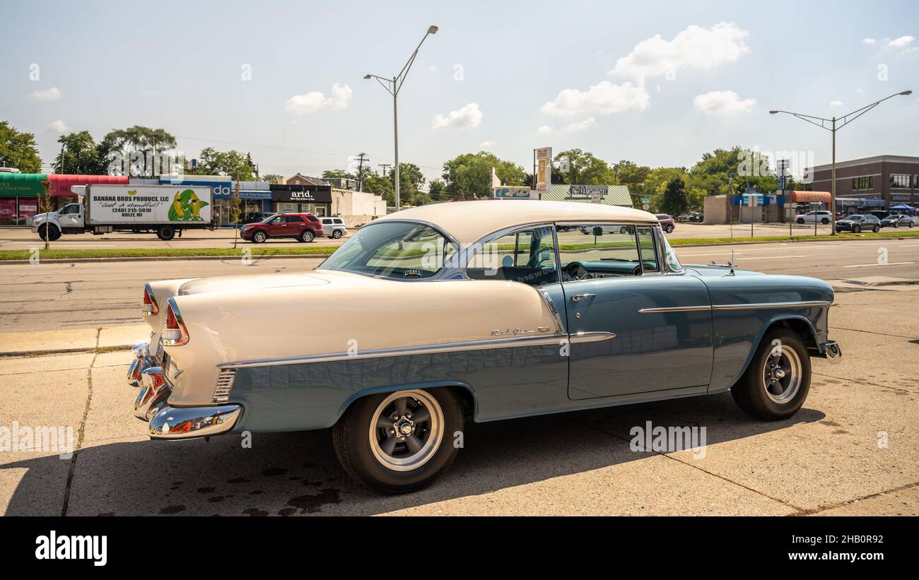 ROYAL OAK, MI/États-Unis - 17 AOÛT 2021 : une voiture Bel Air 1955 de Chevrolet sur la route Woodward Dream Cruise. Banque D'Images