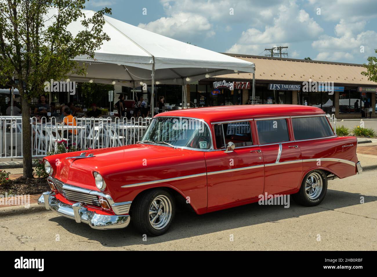 ROYAL OAK, MI/USA - 20 AOÛT 2021 : un wagon de station Bel Air 1956 de Chevrolet sur la route Woodward Dream Cruise. Banque D'Images