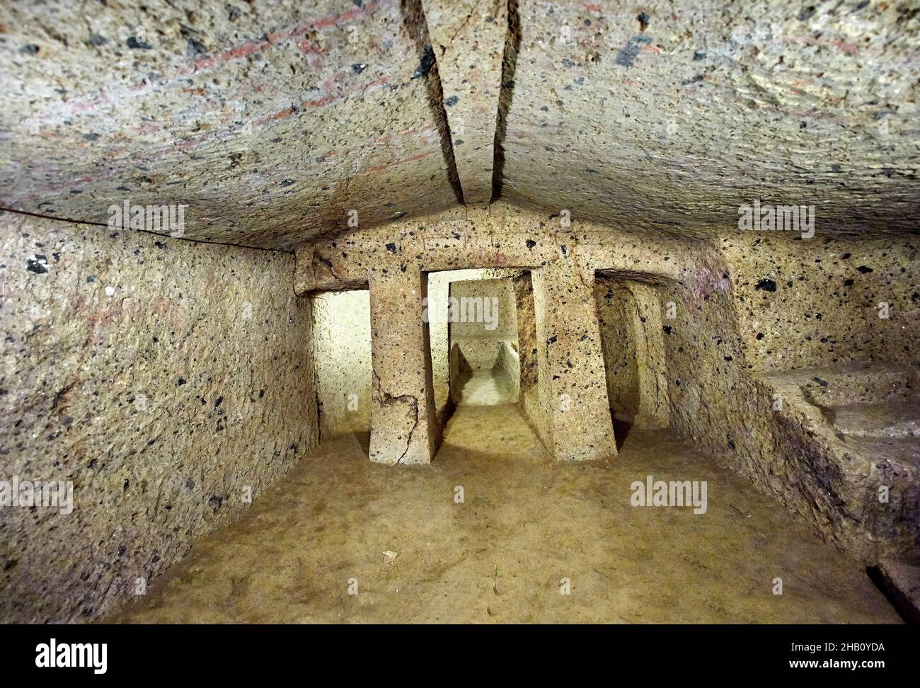 Intérieur de la tombe Etrusque Tumulus de Mengaerlli, 6th siècle av. J.-C., Necropoli della Banditaccia, Cerveteri, Italie.Un site classé au patrimoine mondial de l'UNESCO Banque D'Images