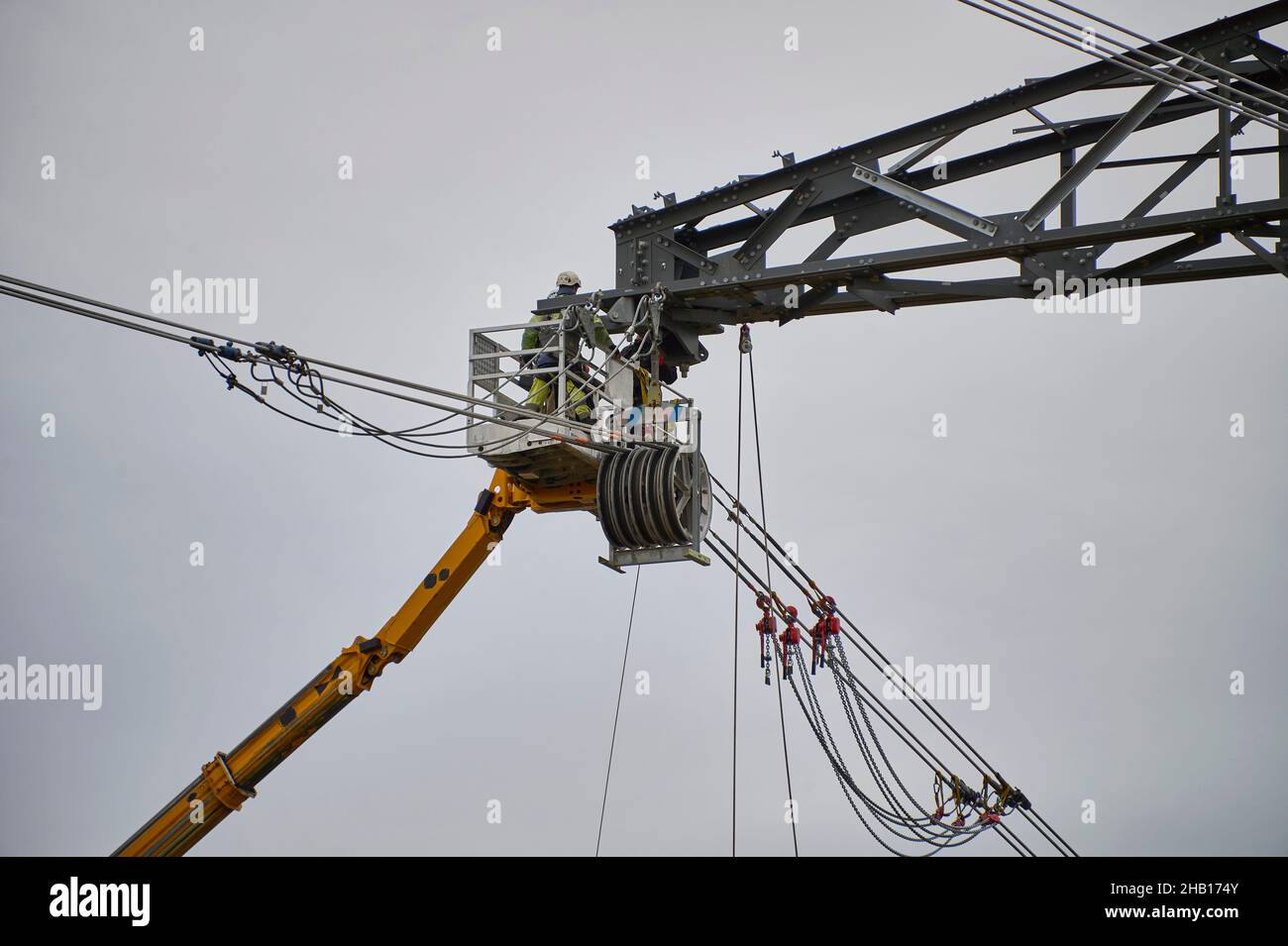 Henin-Beaumont (nord de la France), le 30 septembre 2021 : travaux de construction, projet de reconstruction d'une double liaison électrique de 400 kV sur 30 km entre Lille an Banque D'Images