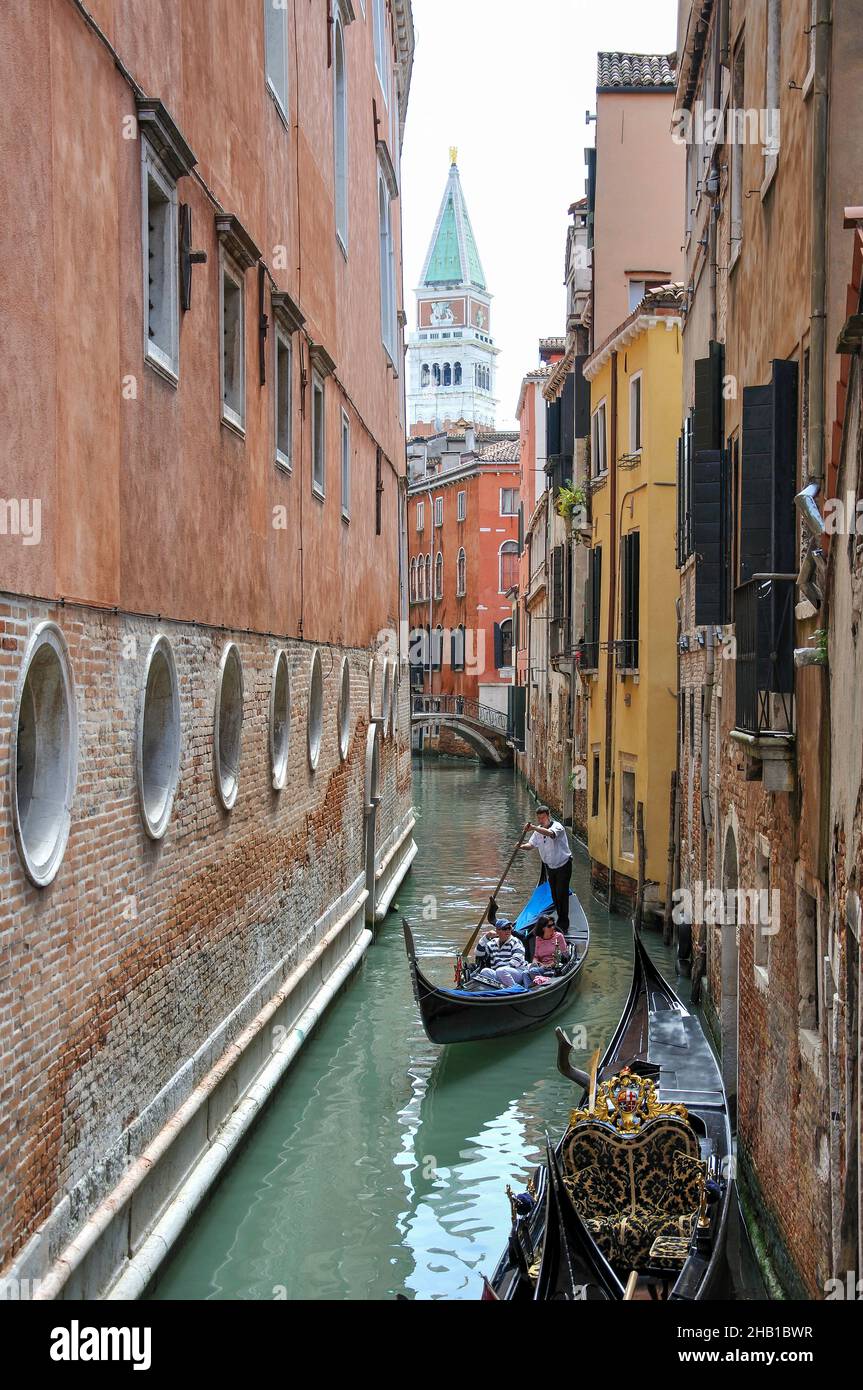 Télécabine sur le canal de l'arrière-rue, Venise (Venise), région de Vénétie, Italie Banque D'Images