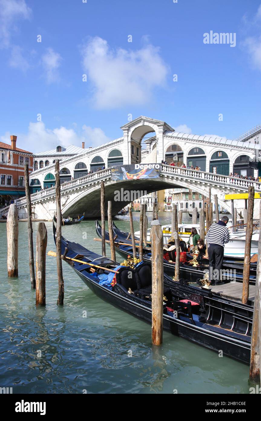 Pont du Rialto, Grand Canal, Venise (Venise), Vénétie, Italie Banque D'Images