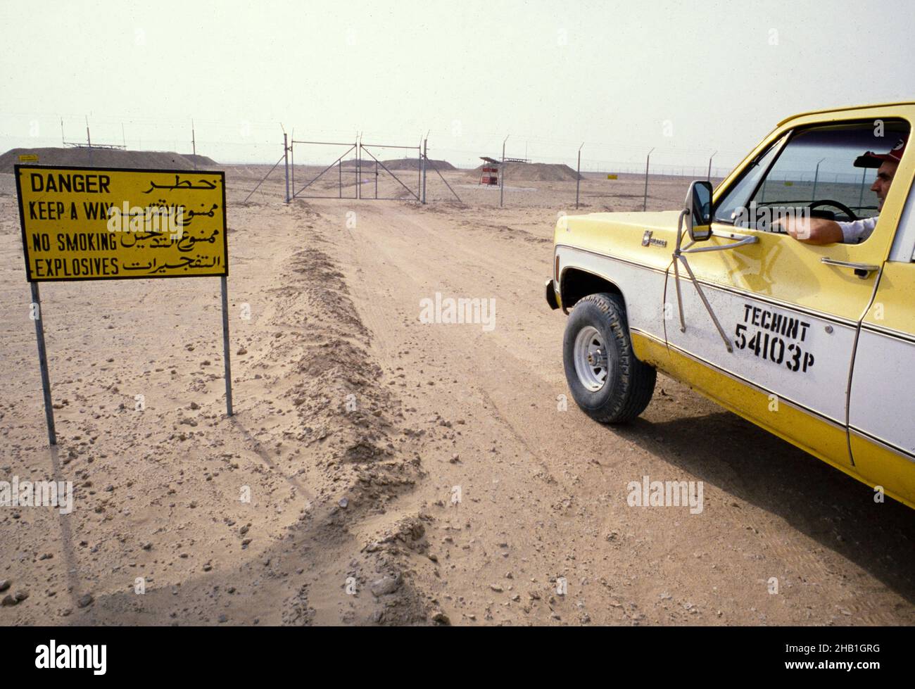 Pick-up Techint utilisé dans l'industrie pétrolière autour de Dharhan, Arabie Saoudite 1979 Banque D'Images Pick-up Techint utilisé dans l'industrie pétrolière autour de Dharhan, Arabie Saoudite 1979 Banque D'Images