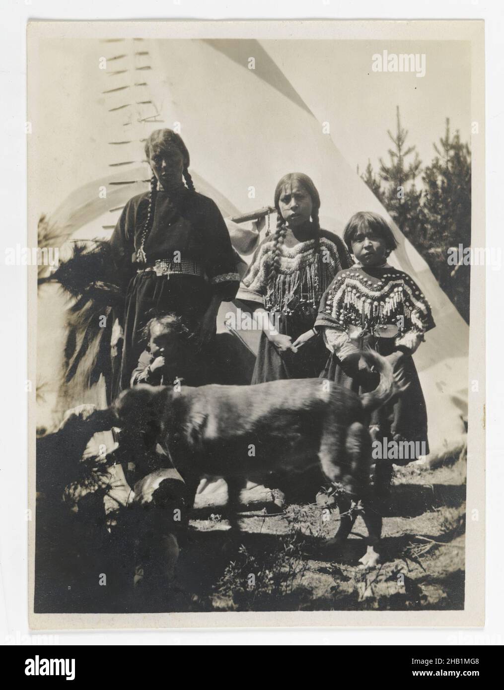 Cowboy avec trois chevaux, américain, Gelatin Silver photographie, ca.1900, 5 1/4 x 3 1/8 po, 13,3 x 8,0 cm, photo Banque D'Images