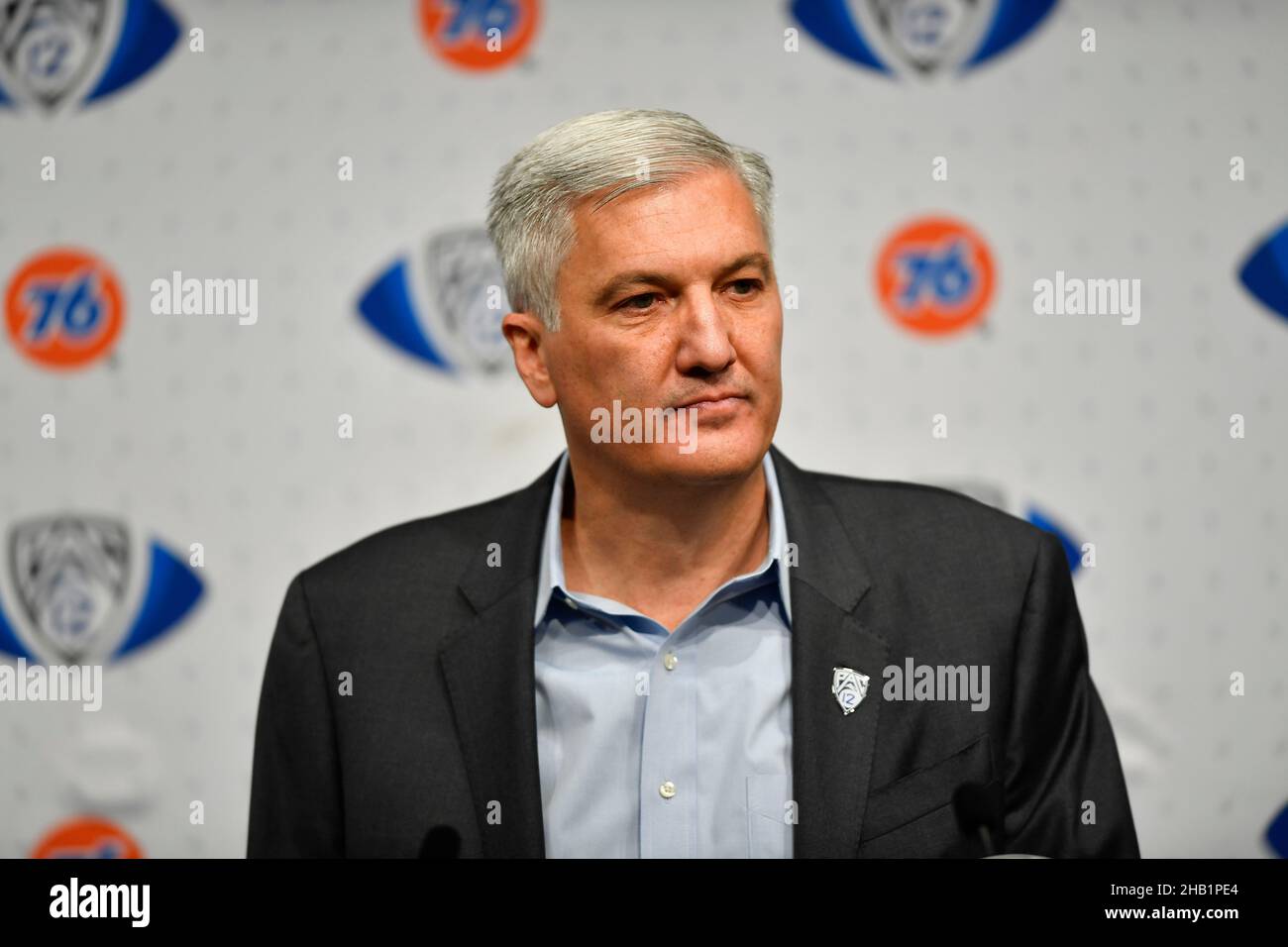 George Kliavkoff, commissaire du PAC-12, lors d'une conférence de presse avant le championnat du PAC-12 entre les Canards de l'Oregon et les Utes de l'Utah, le 3 décembre 2021 à Al Banque D'Images