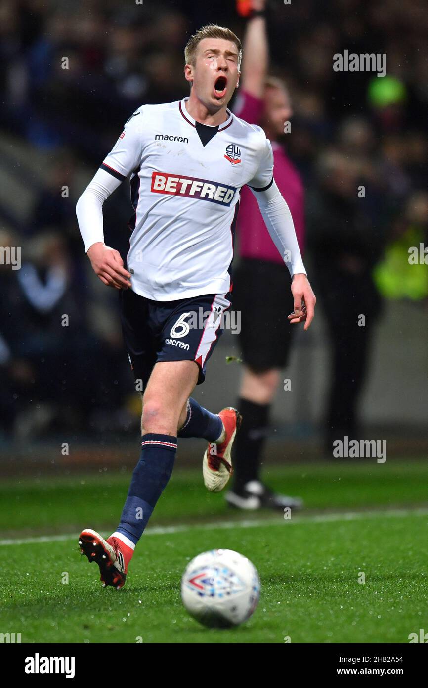 Josh Vela de Bolton Wanderers réagit à une remise en face Banque D'Images