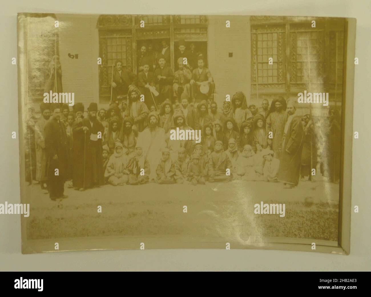 Acteurs dans un jeu de passion, une des 274 photographies anciennes, papier d'impression d'argent Gelatin, fin 19th-début 20th siècle, période de Qajar, 5 1/16 x 7 1/8 po, 12,8 x 18,1 cm Banque D'Images