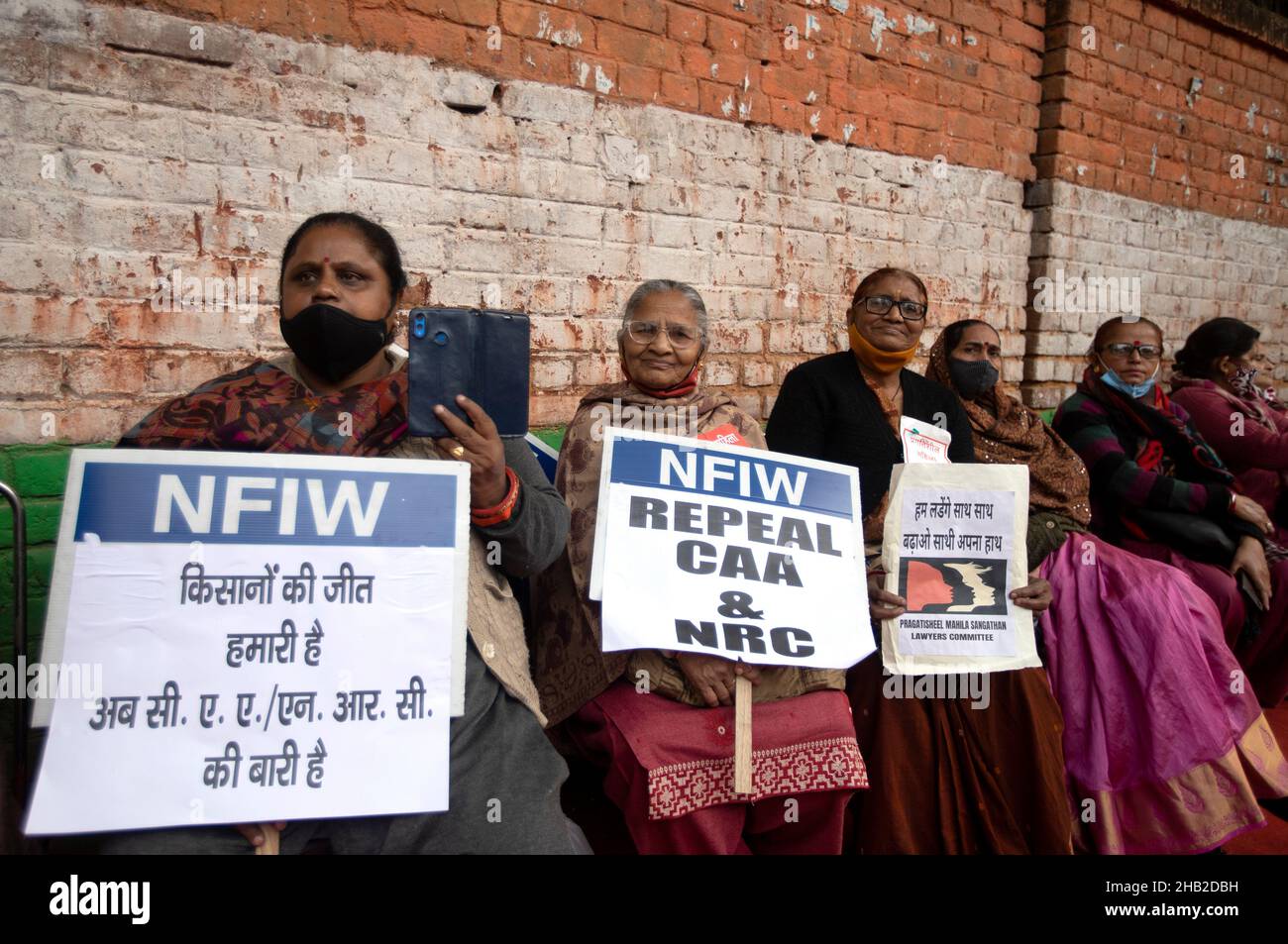 New Delhi, New Delhi, INDE.16th décembre 2021.Les femmes de Shaheen Bagh se réunissent à Jantar Mantar à l'occasion du deuxième anniversaire de la manifestation de Shaheen Bagh contre la loi de modification de la citoyenneté (CAA) à New Delhi, en Inde, le 16 décembre 2021. Shaheen Bagh a été l'épicentre de la manifestation anti CAA en Inde.(Credit image: © Vijay Pandey/ZUMA Press Wire) Banque D'Images