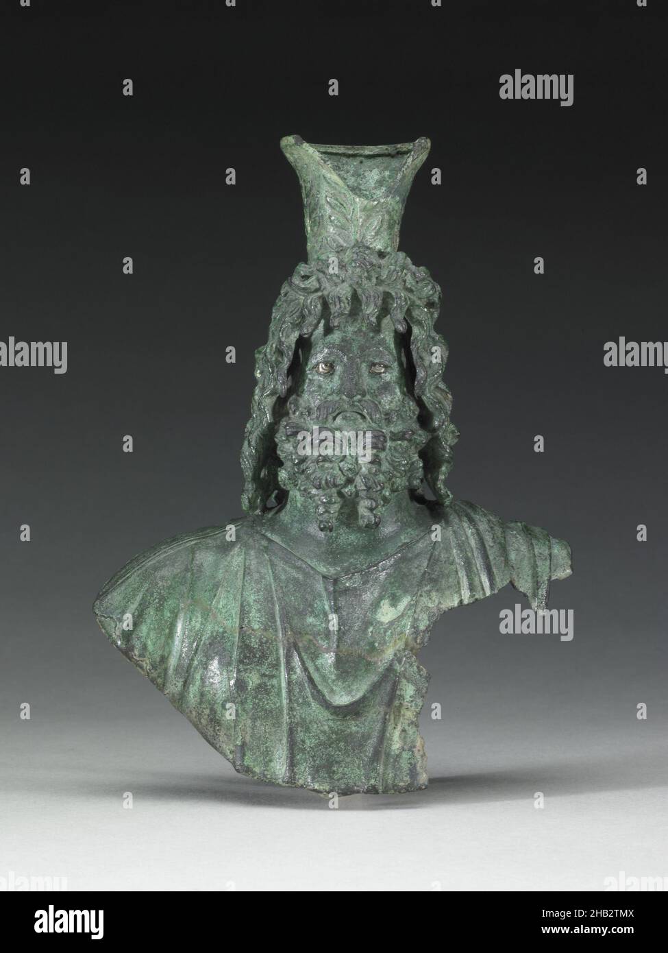 Buste de Zeus Serapis, romain, période impériale, 27 BC–AD 330, mi-2nd–mi-3rd siècle,Bronze avec incrustation argentée, Empire romain, Sculpture, 6 3/4 x 5 1/8 x 1 7/8 po.(17,1 x 13 x 4,8 cm Banque D'Images