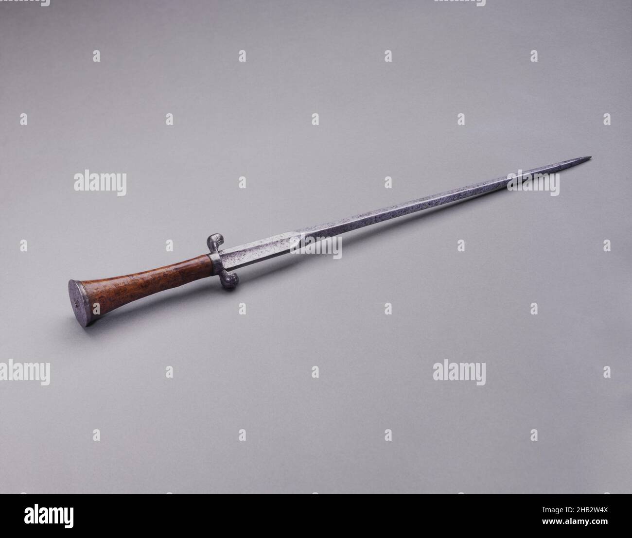 4 images 1 mot 8 lettres armure rocher armes