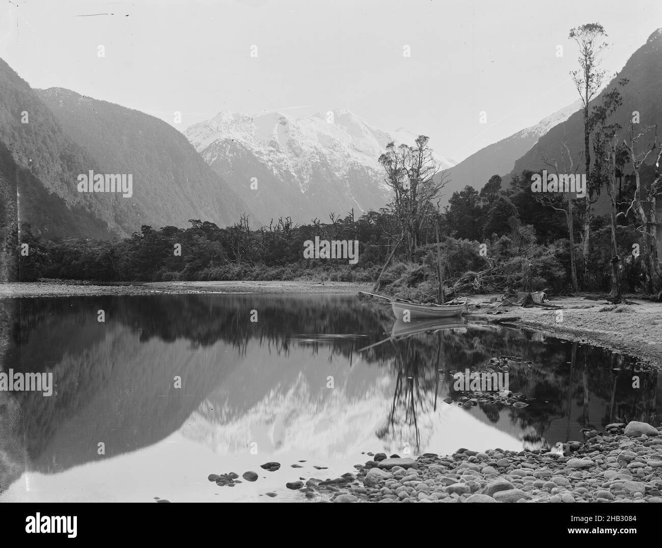 Direction du nord du Fiord, lac te Anau, de Glaisnoch Burn, studio Burton Brothers, studio de photographie,1889, Dunedin, préparation de la plaque sèche en gélatine Banque D'Images