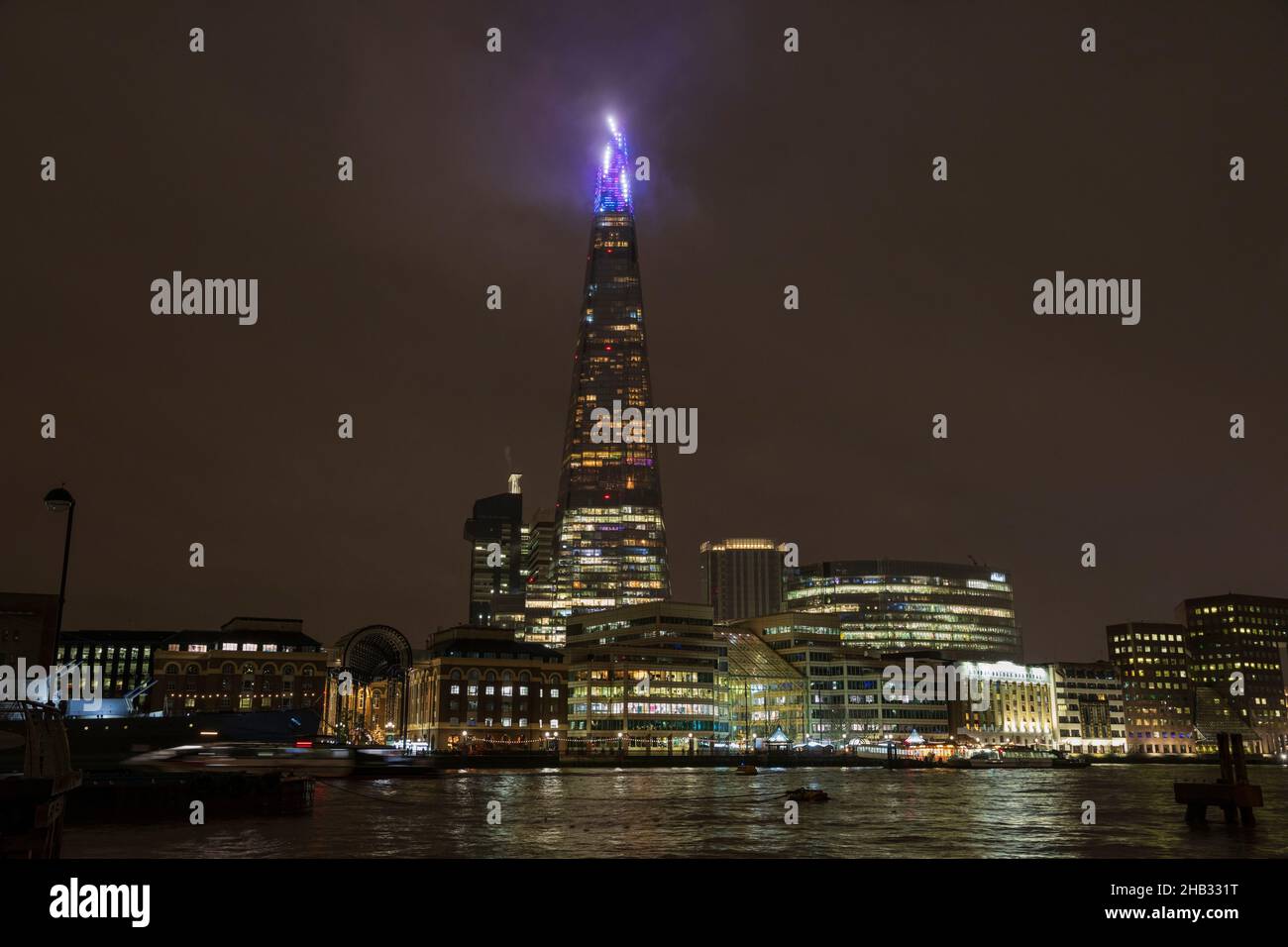Shard Lights 2021 et London Bridge Hospital, Londres, Angleterre. Banque D'Images