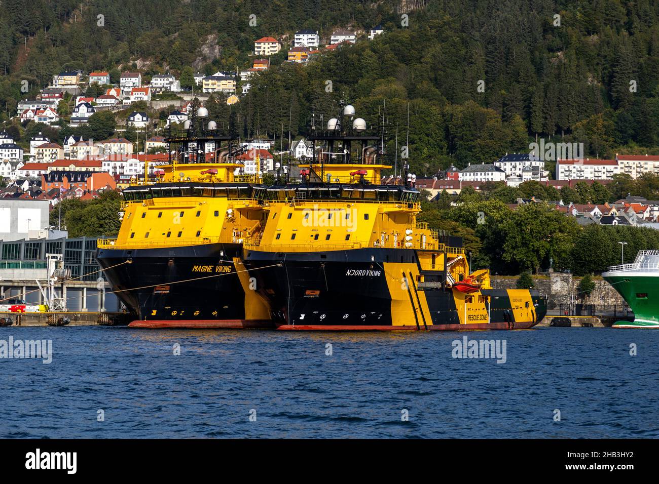 Approvisionnement en mer navires de l'AHTS Njord Viking et Magne Viking au quai Skoltegrunnskaien, dans le port de Bergen, en Norvège. Banque D'Images