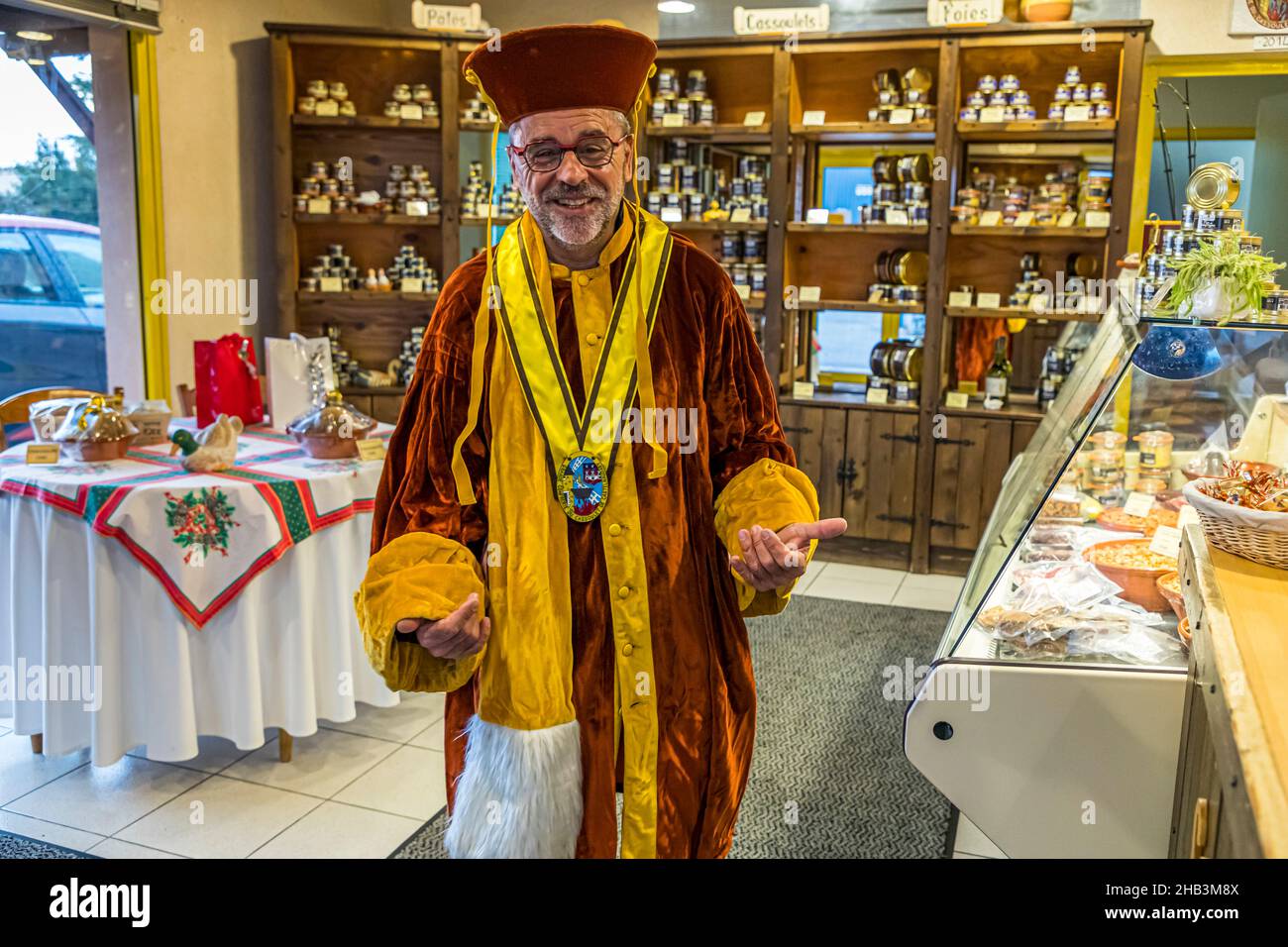 Jean-Yves Pradier est le Grand Maître de la Grande Confrérie du Cassoulet de Castelnaudary, France Banque D'Images