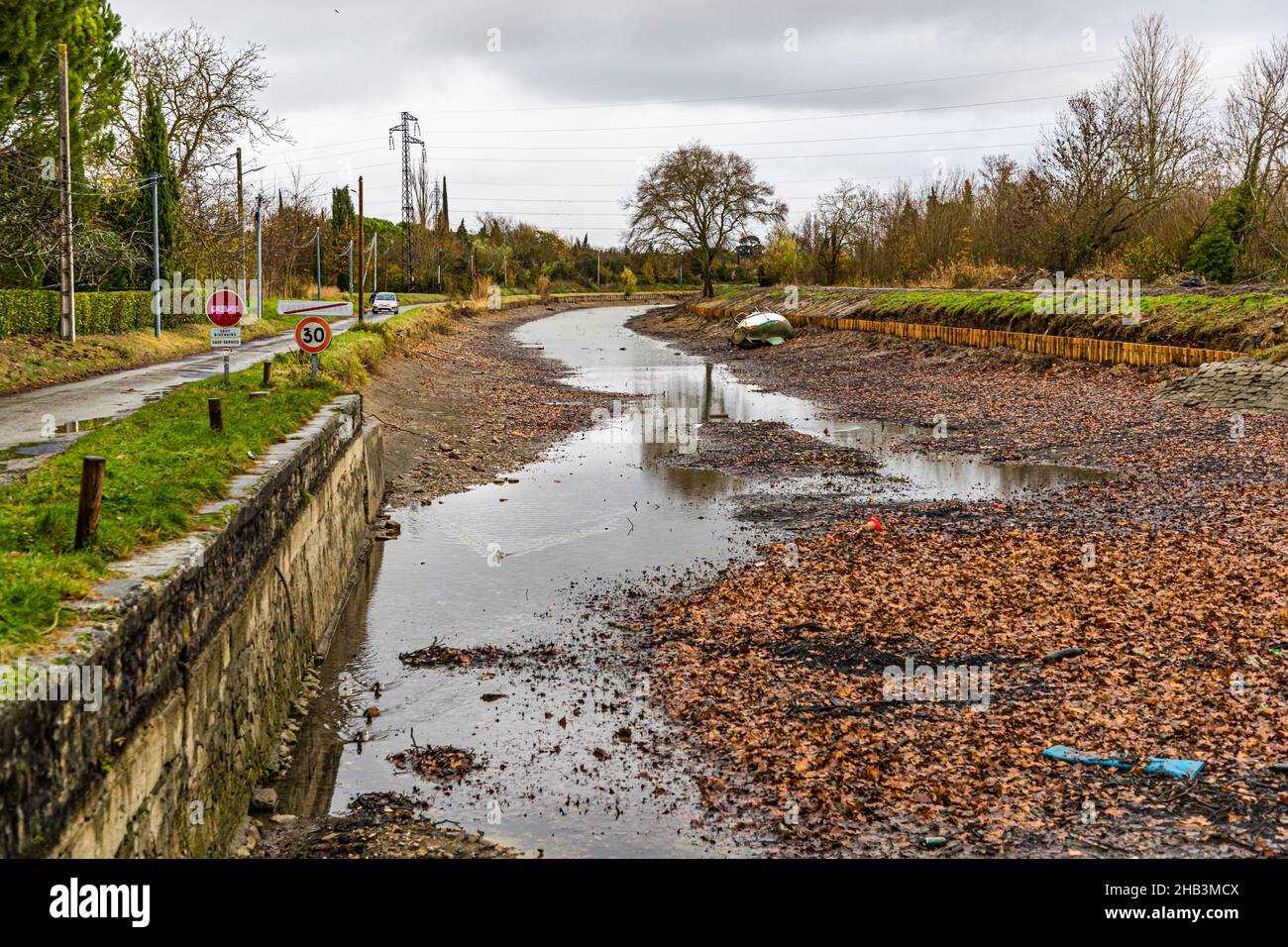 Le Canal du midi en hiver sans eau à Castelnaudary, France Banque D'Images