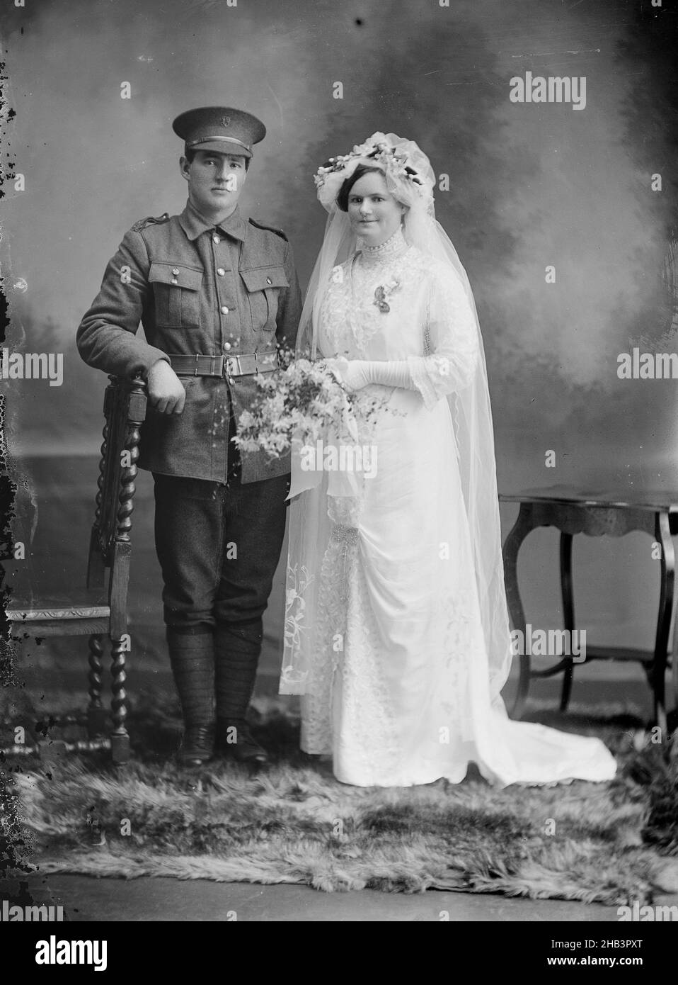 Portrait de mariage du soldat Cecil Charles Baker et de Hannah Irene Baker, Berry & Co, studio de photographie, 22 juillet 1915, Wellington,Cecil Charles Baker, numéro de service 6/2532 Banque D'Images