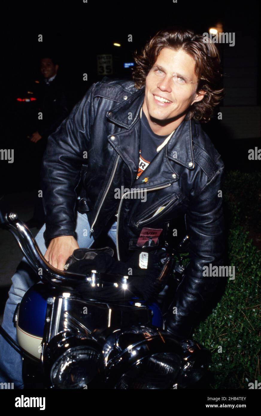 Scott McGinnis à l'occasion de la « Love Ride IV » Motorcycle Ride to Benefit the Muscular Dystrophy Association, le 8 novembre 1987, à la Harley-Davidson de Glendale, à Glendale, en Californie.Crédit: Ralph Dominguez/MediaPunch Banque D'Images