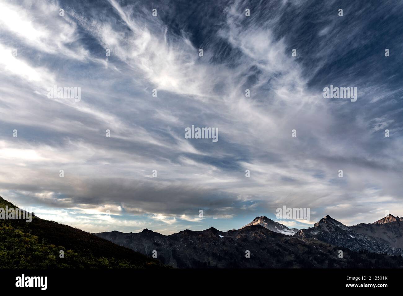 WA20511-00....WASHINGTON - nuages le long du Pacific Crest Trail dans la nature de Glacier Peak, forêt nationale de Mount Baker Snoqualmie.Glacier Peak i Banque D'Images