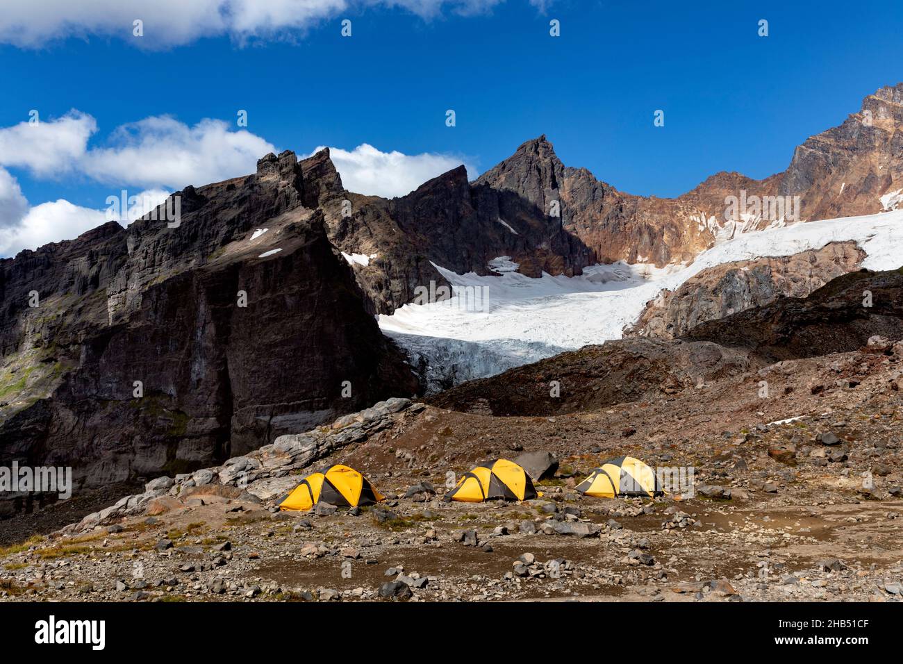 WA20540-00....WASHINGTON - Camping à High Camp le long du chemin de fer dans l'aire de loisirs nationale de Mount Baker, Banque D'Images