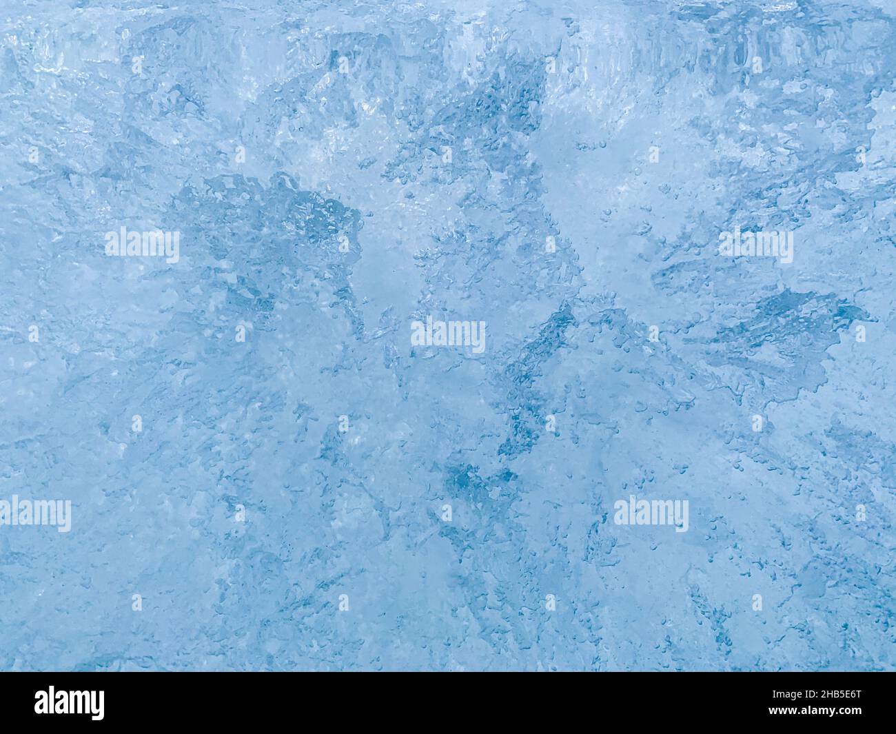 Arrière-plan bleu abstrait.Modèles de glace avec motifs divergents. Banque D'Images