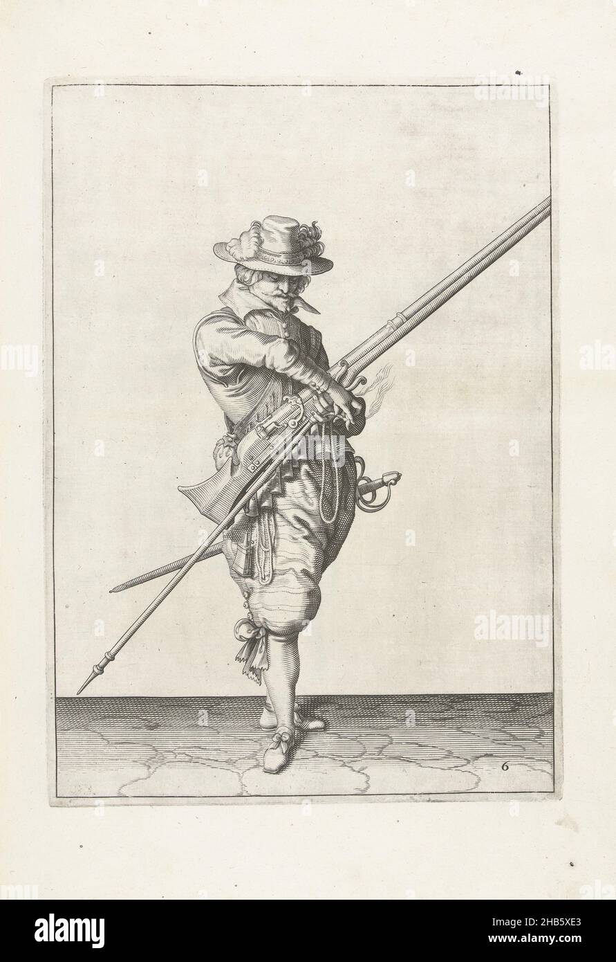 Soldat avec un mousket ramassant son fusible (non6), c.1600, Un soldat, de pleine longueur, à droite, tenant un mousquet (un type particulier d'arme à feu) avec sa main gauche (non6), c.1600. Dans sa main gauche, en plus du mousquet, il tient une fureur (fourche de mousquet) et une mèche brûlante.Avec sa main droite, il reprend cette mèche.Plaque 6 dans le mode d'emploi du mousquet: Corte onderrechtinghe op de figuerliicke afbeeldinghe, soo veel aengaet het recht ghebruyck vant Musquet.Partie des illustrations dans: J. de Gheyn, Wapenhandelinghe van Roers Musquetten ende speiessen, 's-Gravenhage, 1607 Banque D'Images Soldat avec un mousket ramassant son fusible (non6), c.1600, Un soldat, de pleine longueur, à droite, tenant un mousquet (un type particulier d'arme à feu) avec sa main gauche (non6), c.1600. Dans sa main gauche, en plus du mousquet, il tient une fureur (fourche de mousquet) et une mèche brûlante.Avec sa main droite, il reprend cette mèche.Plaque 6 dans le mode d'emploi du mousquet: Corte onderrechtinghe op de figuerliicke afbeeldinghe, soo veel aengaet het recht ghebruyck vant Musquet.Partie des illustrations dans: J. de Gheyn, Wapenhandelinghe van Roers Musquetten ende speiessen, 's-Gravenhage, 1607 Banque D'Images