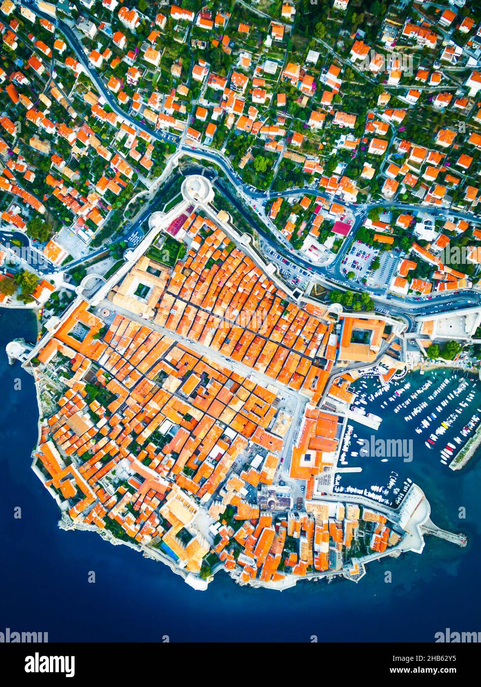 Vue aérienne spectaculaire sur la ville historique de Dubrovnik en Croatie Banque D'Images