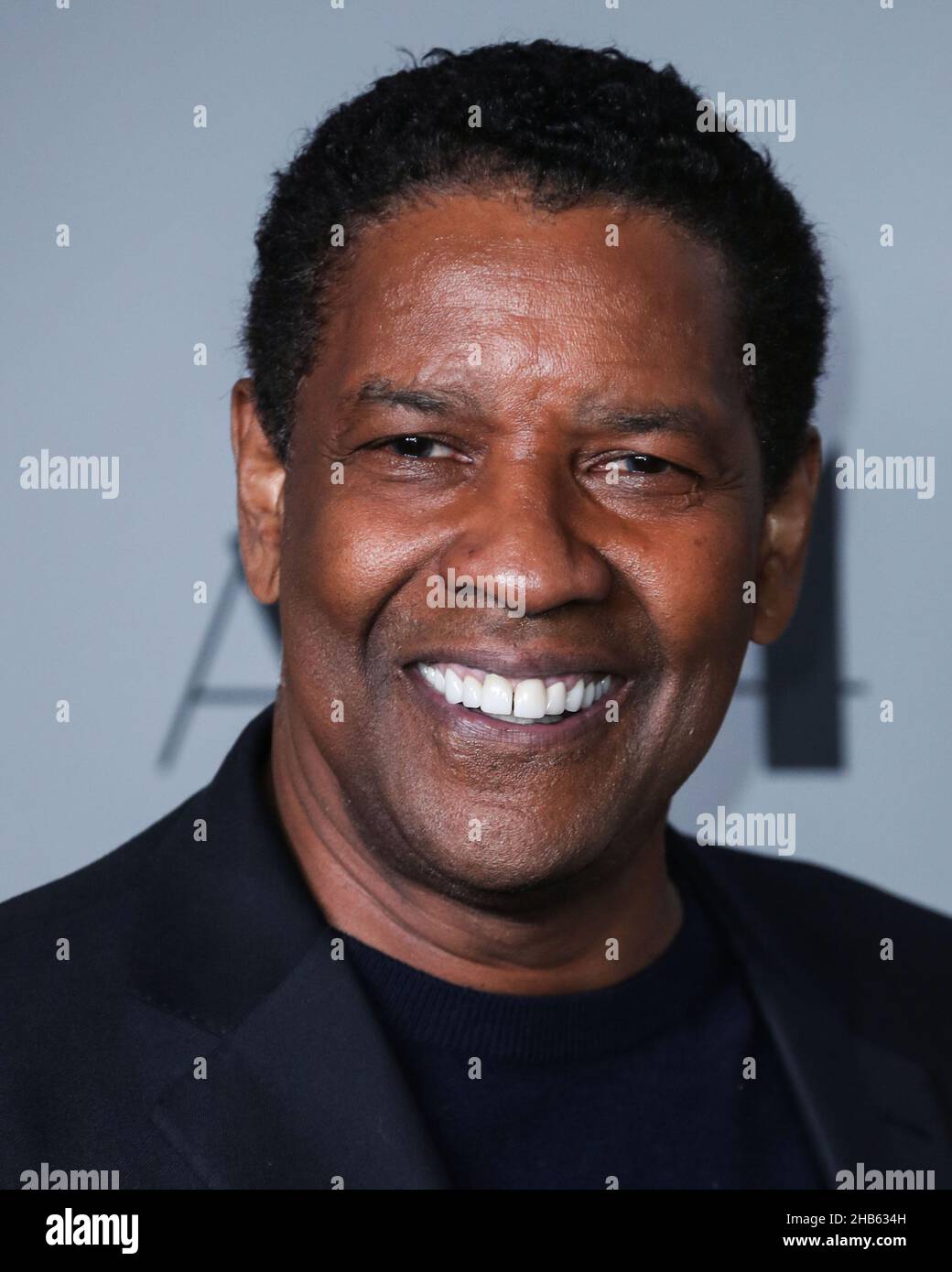 LOS ANGELES, CALIFORNIE, États-Unis - DÉCEMBRE 16 : l'acteur américain Denzel Washington arrive à la première de Apple Original films de Los Angeles et à la tragédie de Macbeth de A24, qui s'est tenue au complexe de théâtre de la Guilde des réalisateurs de l'Amérique le 16 décembre 2021 à Los Angeles, Californie, États-Unis.(Photo de Xavier Collin/image Press Agency) Banque D'Images