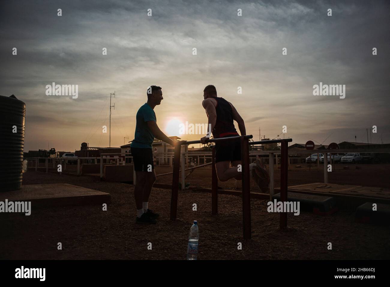 Gao, Mali.16th décembre 2021.Les troupes françaises travaillent à la base militaire de Gao, au nord du Mali, le 16 décembre 2021.Depuis le lancement de la mission malienne en 2013, la France a déployé environ 5 100 000 soldats dans la vaste région du Sahel, qui comprend le Mali, aidant ainsi les gouvernements locaux et leurs forces mal équipées à combattre une insurrection islamiste toujours plus forte qui a fait des milliers de morts.Photo par Eliot Blondt/ABACAPRESS.COM crédit: Abaca Press/Alay Live News Banque D'Images